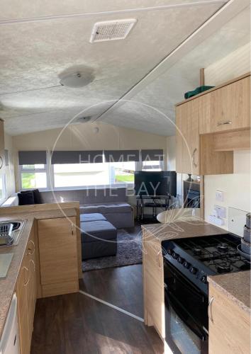 Caravan with Decking at Lyons Robinhood – Photos 3