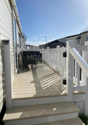 Caravan with Decking at Lyons Robinhood – Photos 2