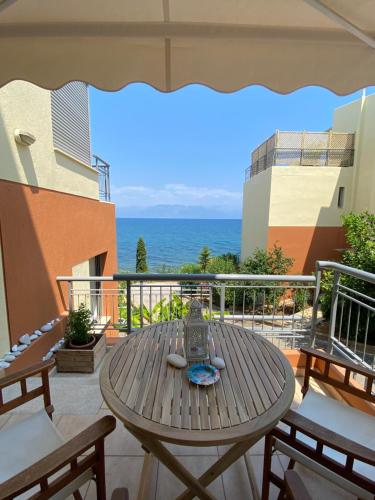 Messinian Seaview Mezonette #Private Beach#Unoblu®にあるバルコニーまたはテラス