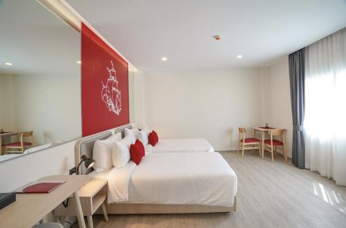 a hotel room with a bed and a desk at Hotel Midtown Ratsada in Phuket Town