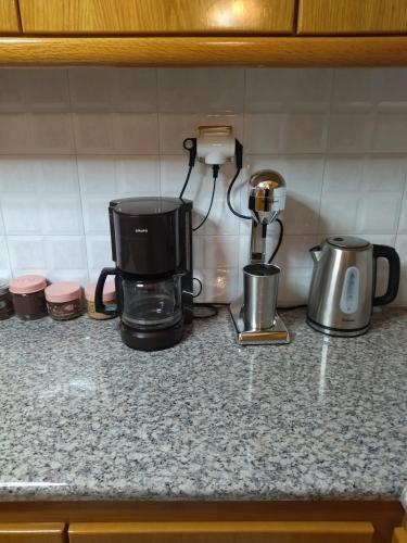 a counter top with a coffee maker and a coffee pot at Άνετο εξοχικό με ιδιωτικό χώρο στάθμευσης in Astrítsa
