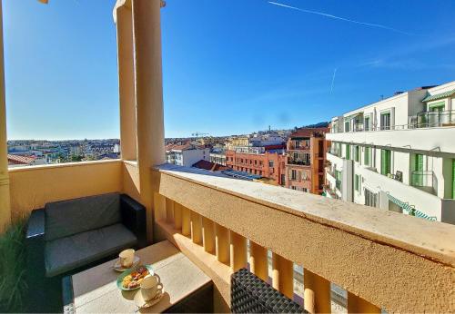 Nestor&Jeeves - PALAIS HISPANIA - Top floor apartment