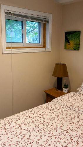 Spacious and bright unit with natural light. – Photos 5