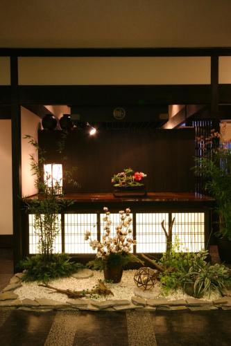 a table with potted plants on top of it at Wasuki Tsukasakan in Kumamoto
