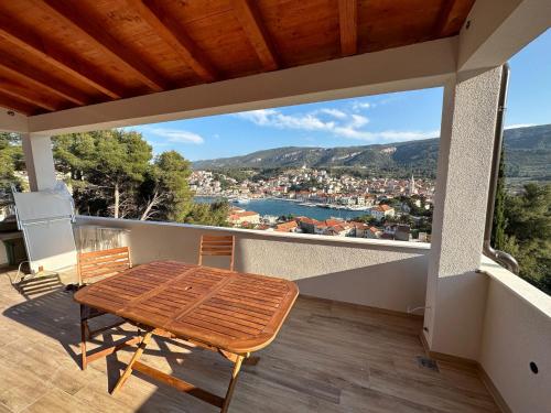 BellaVista Jelsa 2+2