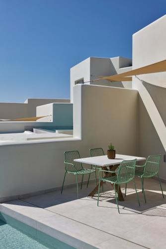 a patio with a table and chairs on a building at Apanemo Hotel & Suites in Akrotiri