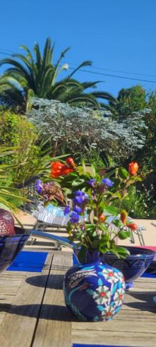 a row of vases with flowers in them on a table at Bienvenue chez Lilaroma in Mérignac