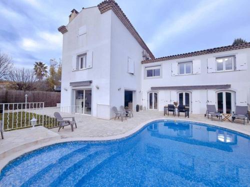 Appartement en Bas de villa avec piscine