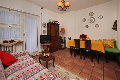 a living room with a table and a couch at Sauze Guesthouse Apartment in Sauze dʼOulx