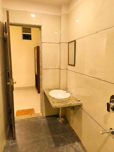 Ein Badezimmer in der Unterkunft Hotel Veer Palace near Udaipole Udaipur