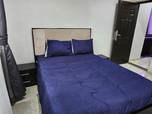 Giường trong phòng chung tại 247 City Apartment - Home away from home