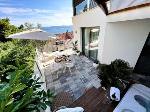 VILLA ONEUM - Apartment MARE with private JACUZZI
