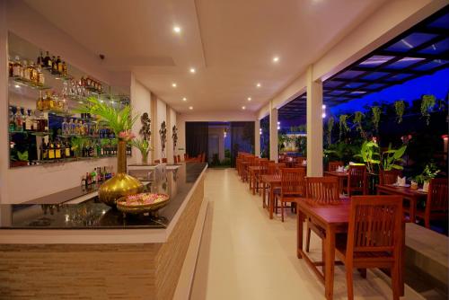 Begudes a New Riverside Hotel
