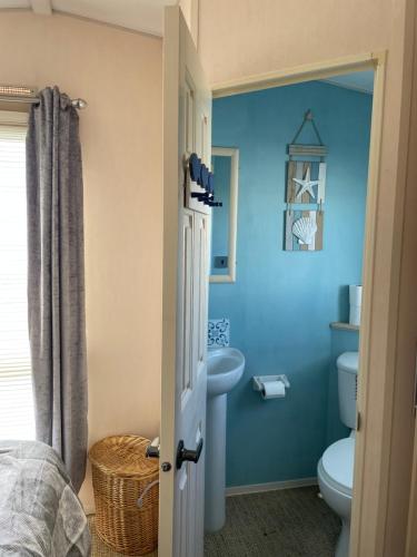 a bathroom with a toilet and a sink at Konies Place Golden Anchor Free WiFi Bedding Included in Chapel Saint Leonards