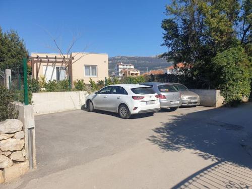 a couple of cars parked in a parking lot at Kuća za odmor Lara in Kaštela