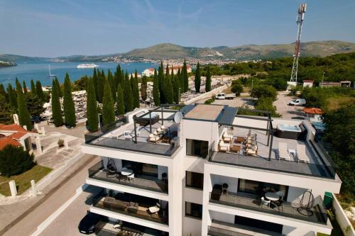 Apartment Ivano with pool & jacuzzi