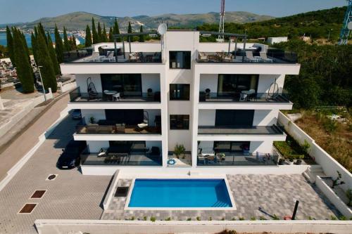 Apartment Ivano with pool & jacuzzi
