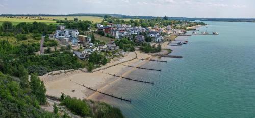 an aerial view of a beach with houses and water at KANANI am Hainer See in Neukieritzsch