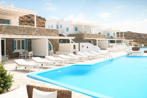 A piscina localizada em Aeri Villas & Apartments ou nos arredores