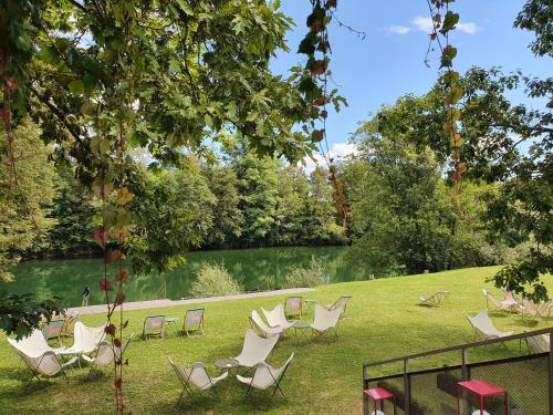 Jardín al aire libre en MAGNOLIA HOUSE by the RIVER