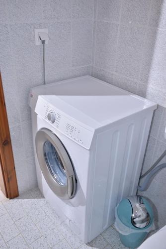 a washing machine in the corner of a bathroom at ZeusPlace Konaki House Leptokarya in Leptokaria