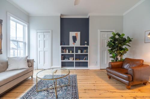 211 Work-from-home Suite – Photos 3