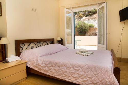 Cama o camas de una habitación en Elichrisos Apartment Spetses