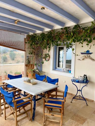 Prostor za sedenje u objektu Elichrisos Apartment Spetses