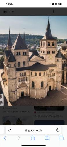 a screenshot of a castle with a picture of it at Ferienwohnung am Pferdemarkt in Konz