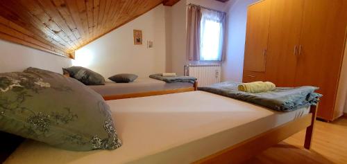 a bedroom with two beds in a room at Apartman Ivana in Varaždin