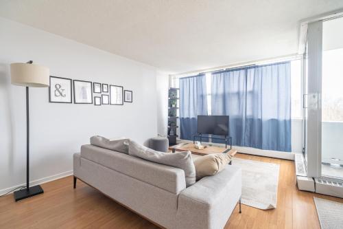 111 Spacious Suite – Photos 2