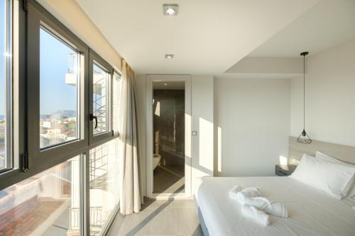 Sky-High Central Penthouse w. Stunning Views - 01