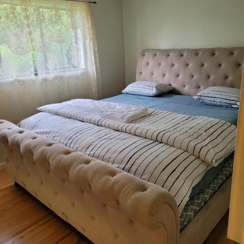 Łóżko lub łóżka w pokoju w obiekcie Full house