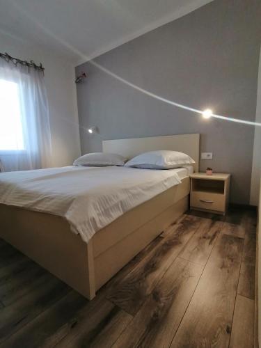 a bedroom with a bed and a window and a bed sidx sidx sidx at Miljenko&Miljenka in Supetarska Draga