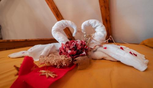 a group of towels and flowers on a bed at KUĆA ZA ODMOR DANICA in Čabar