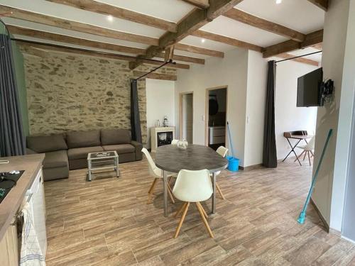 Au grenier des chevaux - Gîte rénové - Baignoire Balnéo Lac privatif