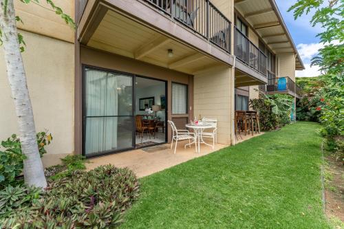 a house with a patio with a table and chairs at Hono Kai A4 in Wailuku