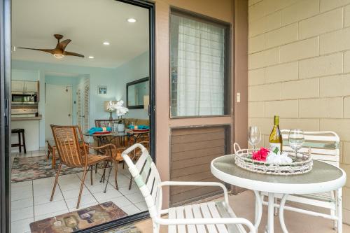 a patio with a table and chairs and a dining room at Hono Kai A4 in Wailuku
