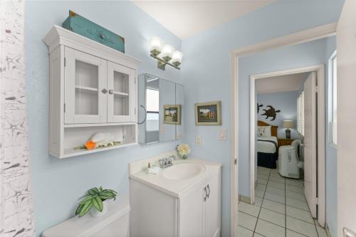 a bathroom with a sink and a mirror at Hono Kai A4 in Wailuku