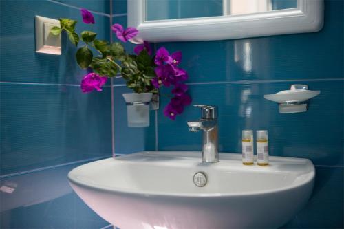 Un baño de Menes Hotel