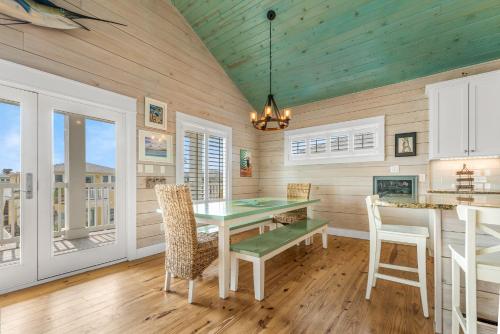 Imagen de la galería de Sandy Craic- Elevator! Overlooking Community Pool!, en Port Aransas