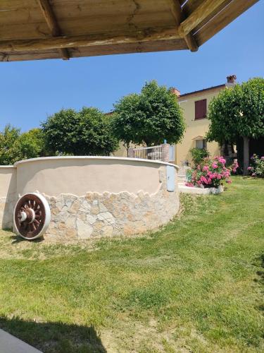 a tire laying on a stone wall in a yard at Casa Silos in Arcevia