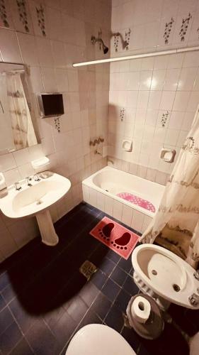 Ванная комната в Alpha House Hostel