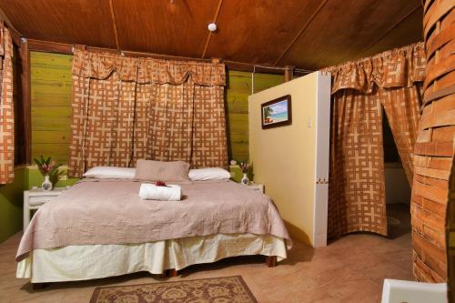 Ein Bett oder Betten in einem Zimmer der Unterkunft Blessings At Strawberry Fields