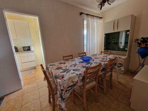 Η κουζίνα ή μικρή κουζίνα στο Apartamento com 3 quartos, próximo da praia, em Fão, Esposende