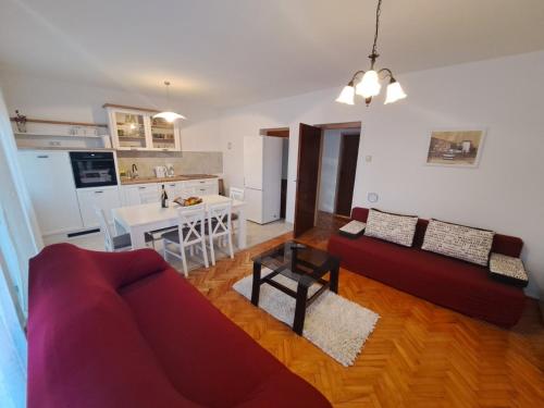 Kuchyňa alebo kuchynka v ubytovaní Apartment Novi Vinodolski 2423a