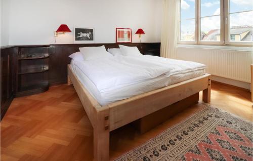 a large bed in a bedroom with a window at Gstehaus Lohmann in Weissenkirchen in der Wachau