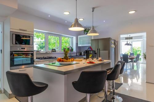Luxury villa with a swimming pool Crikvenica - 21519