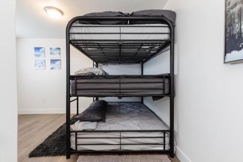 Ένα ή περισσότερα κρεβάτια σε δωμάτιο στο Bear Lake Escape - Full home all amenities included - Stay with us and make memories!