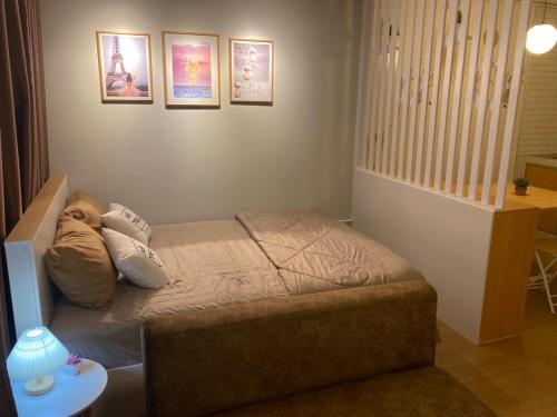 Krevet ili kreveti u jedinici u objektu PTJ Style Condotel คอนโดเมืองทอง